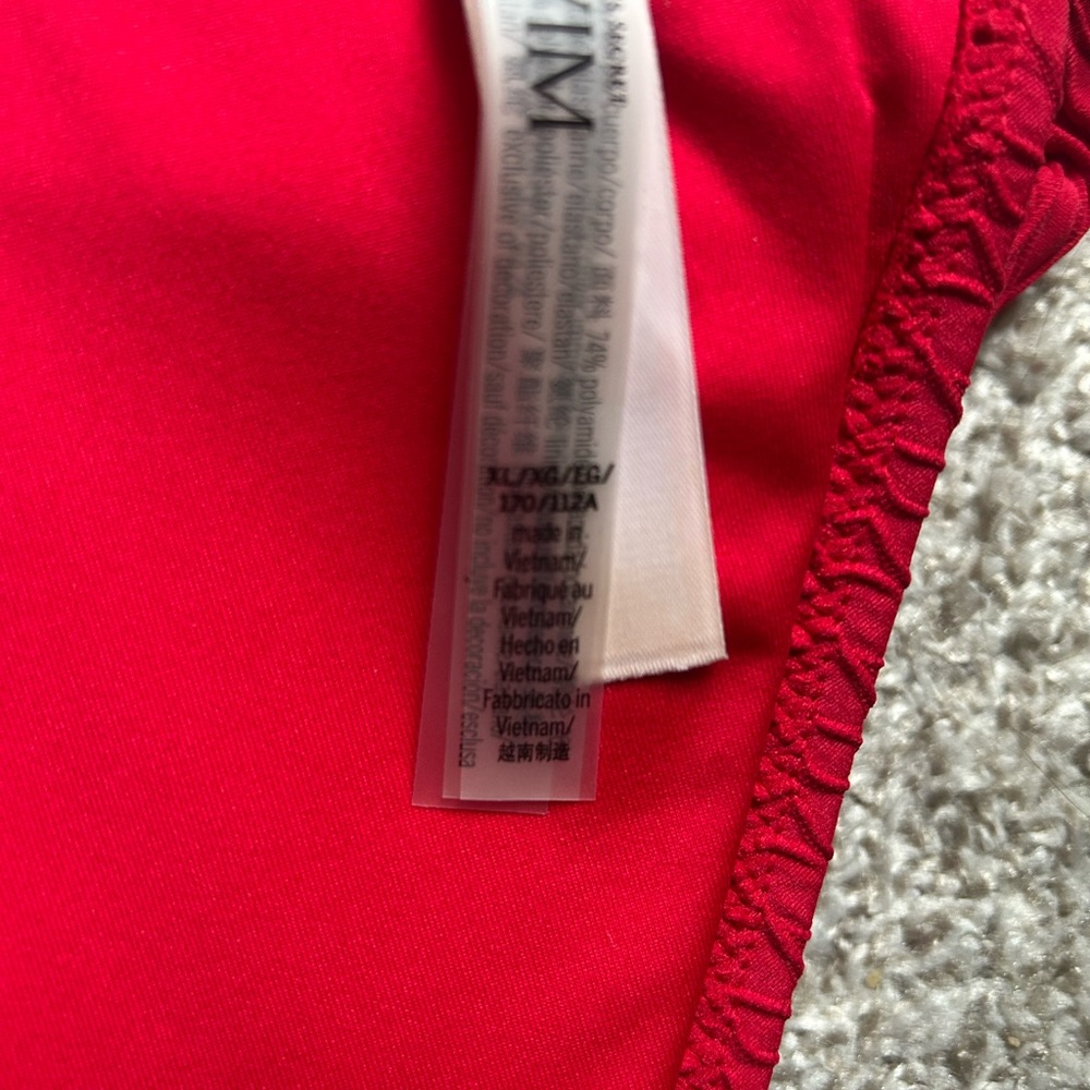 NWT Victoria's Secret Red Textured Halter Bikini Top - Picture 3 of 3